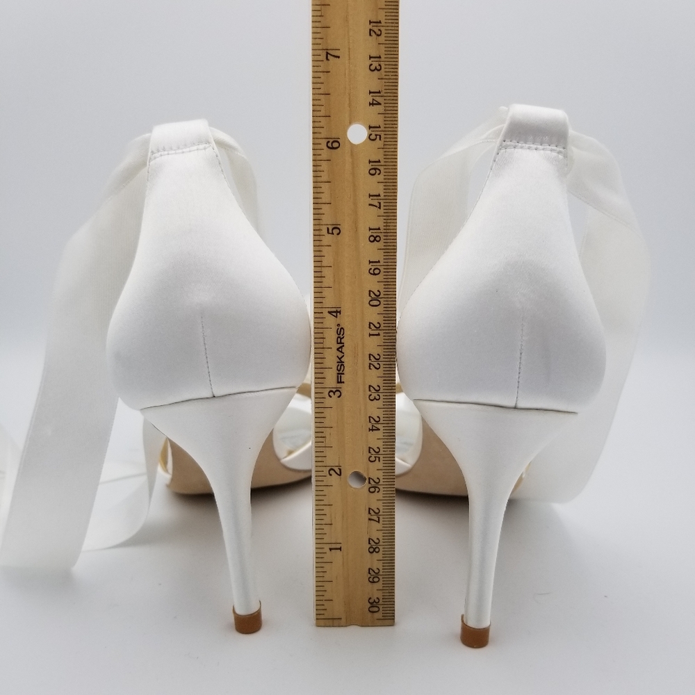 Badgley Mischka Neryssa Bowed Stiletto Heels, Soft White, Women's Size 8.5 - Picture 7 of 14